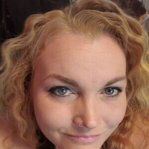 Meet your Posher, Leanna